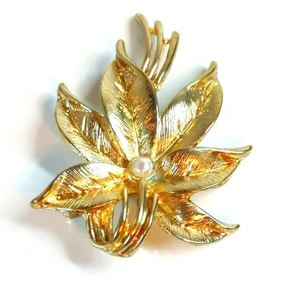 Vintage H&M Gold-Tone Leaf Brooch Pin With Faux Pearl Accent - Picture 1 of 5